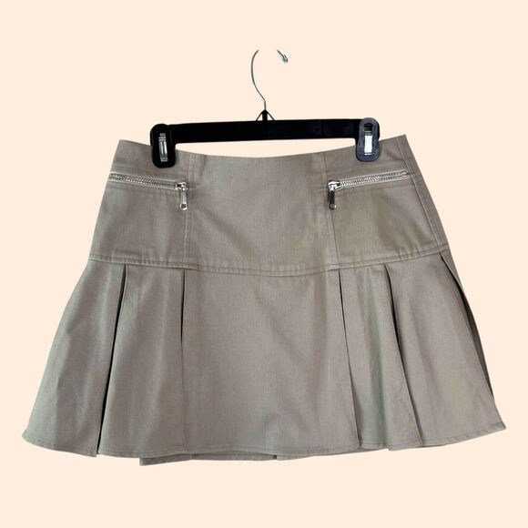 Le Superbe Pleated Mini Skirt - Picture 1 of 5